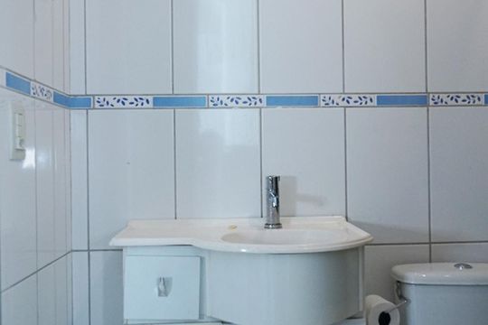 Banheiro de apartamento à venda com 1 quarto, 40m² em São Francisco, Curitiba