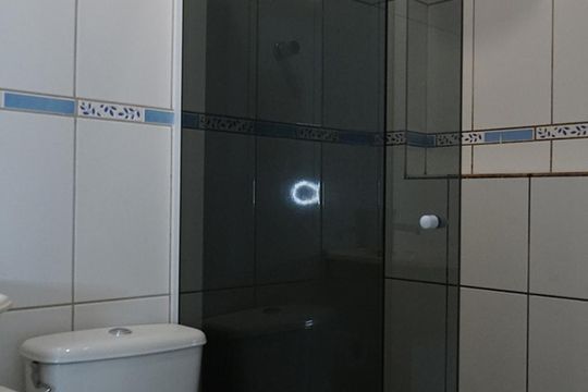 Banheiro de apartamento à venda com 1 quarto, 40m² em São Francisco, Curitiba