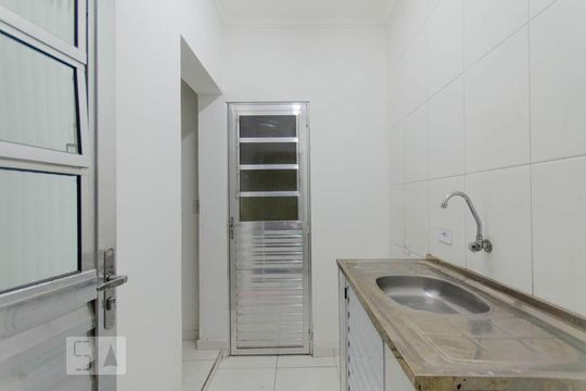 Cozinha de casa de condomínio para alugar com 1 quarto, 30m² em Cidade Líder, São Paulo