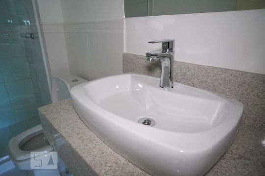 Banheiro de apartamento para alugar com 2 quartos, 90m² em Chácara das Pedras, Porto Alegre