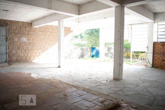 Garagem de casa à venda com 2 quartos, 600m² em Vila Nova, Porto Alegre