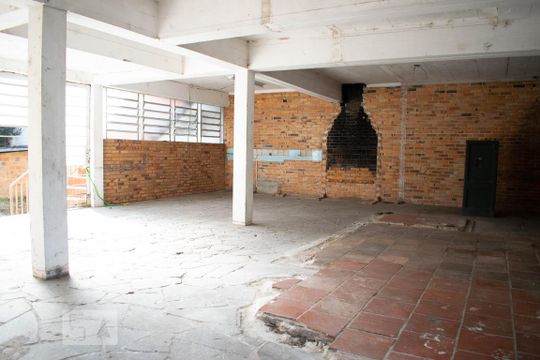 Garagem de casa à venda com 2 quartos, 600m² em Vila Nova, Porto Alegre