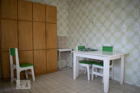 Cozinha de casa à venda com 2 quartos, 600m² em Vila Nova, Porto Alegre