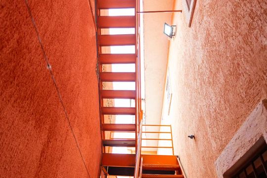 Escada de casa à venda com 3 quartos, 170m² em São Pedro, Osasco