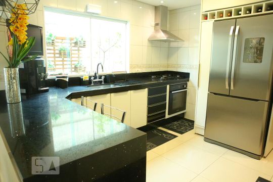 Cozinha  de casa à venda com 3 quartos, 160m² em Vila Moinho Velho, São Paulo