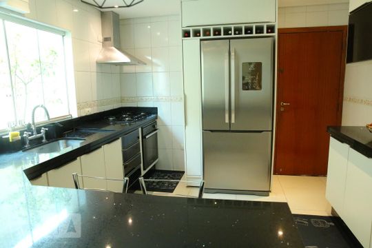 Cozinha  de casa à venda com 3 quartos, 160m² em Vila Moinho Velho, São Paulo