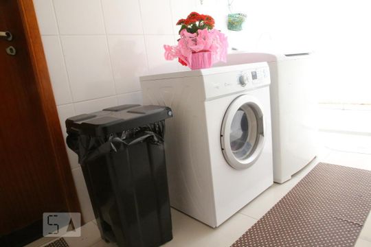Lavanderia de casa à venda com 3 quartos, 160m² em Vila Moinho Velho, São Paulo