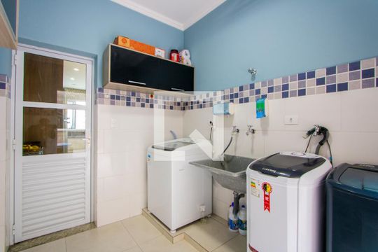 Área de serviço de casa à venda com 5 quartos, 370m² em Vila Alzira, Santo André