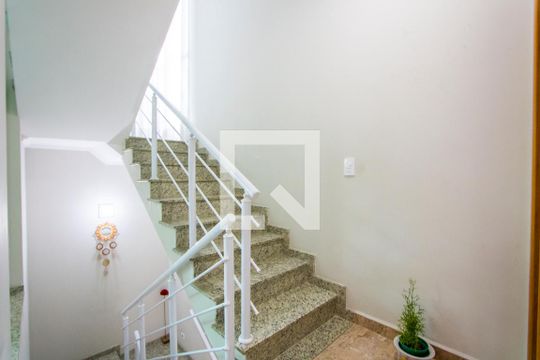 Escadas de casa à venda com 5 quartos, 370m² em Vila Alzira, Santo André