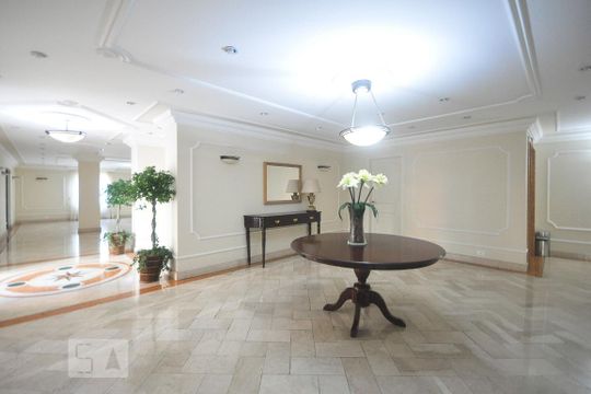 Hall social de apartamento à venda com 3 quartos, 132m² em Real Parque, São Paulo