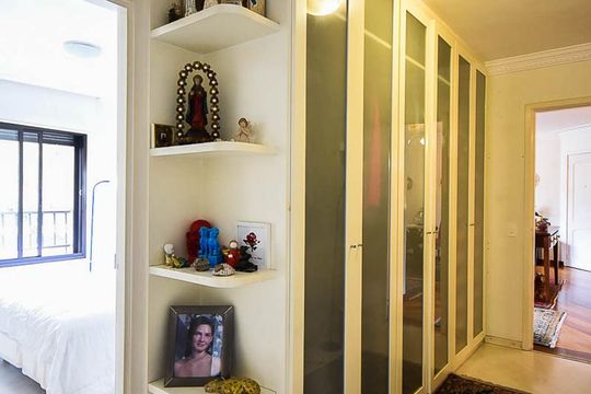 Corredor de apartamento à venda com 3 quartos, 132m² em Real Parque, São Paulo