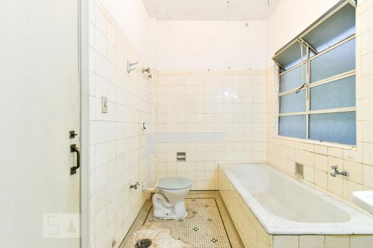 Banheiro de kitnet/studio para alugar com 1 quarto, 38m² em Centro, São Paulo