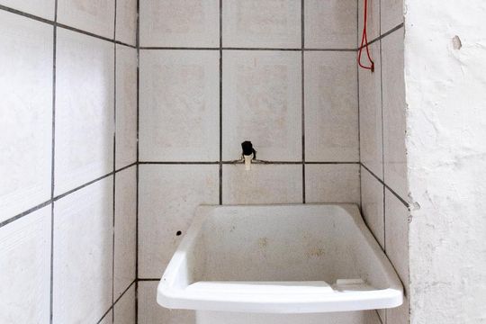 Cozinha e Área de Serviço de apartamento à venda com 2 quartos, 39m² em Floresta, Porto Alegre