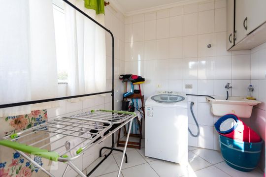 Área de Serviço de casa para alugar com 3 quartos, 242m² em Vila Campesina, Osasco