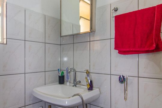 Banheiro de casa à venda com 2 quartos, 400m² em Vila Carrão, São Paulo