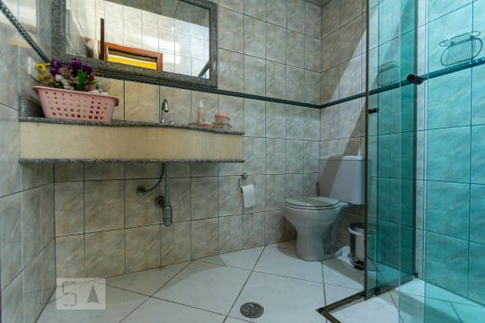 BANHEIRO COMUM de casa à venda com 2 quartos, 236m² em Água Rasa, São Paulo