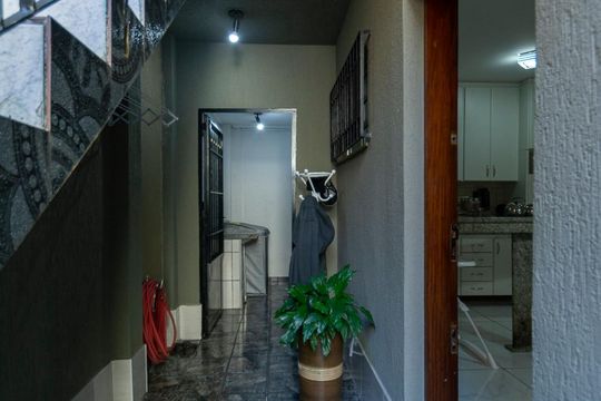 CORREDOR EXTERNO de casa à venda com 2 quartos, 236m² em Água Rasa, São Paulo