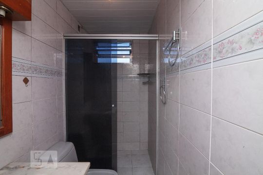 Banheiro de apartamento à venda com 2 quartos, 62m² em Santo Antônio, Porto Alegre