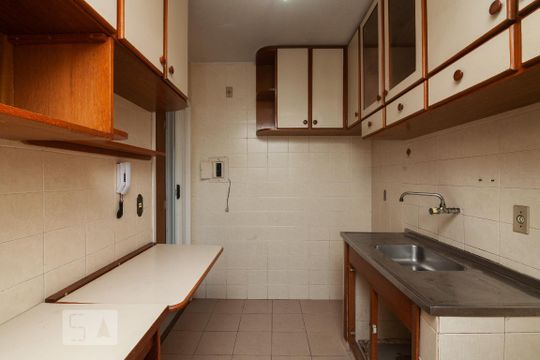 Cozinha de apartamento à venda com 2 quartos, 62m² em Santo Antônio, Porto Alegre