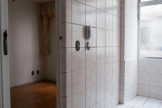 Cozinha de apartamento para alugar com 1 quarto, 37m² em Santo Antônio, Porto Alegre