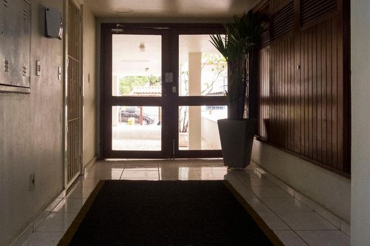Hall de Entrada de apartamento para alugar com 1 quarto, 37m² em Santo Antônio, Porto Alegre