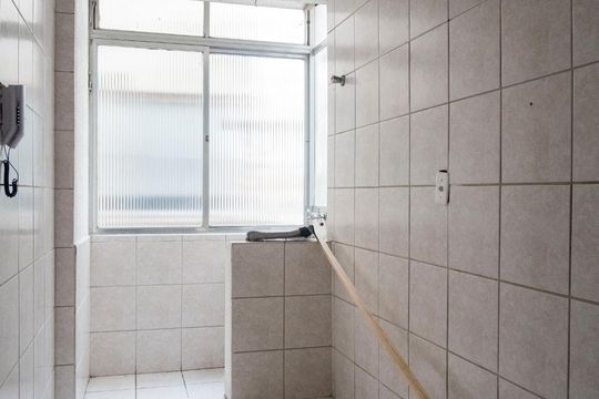 Cozinha de apartamento para alugar com 1 quarto, 37m² em Santo Antônio, Porto Alegre