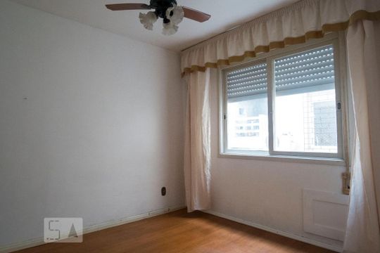 Quarto  de apartamento para alugar com 1 quarto, 37m² em Santo Antônio, Porto Alegre