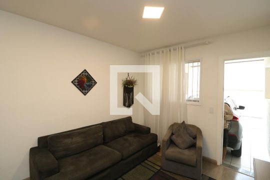 Sala de casa de condomínio para alugar com 3 quartos, 92m² em Vila Antonieta, São Paulo