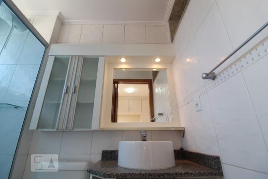 Banheiro 1 suite de apartamento para alugar com 2 quartos, 65m² em Santo Antônio, São Caetano do Sul