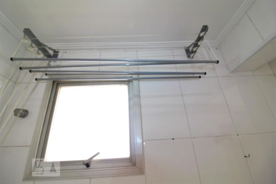 Área serviço varal de apartamento para alugar com 2 quartos, 65m² em Santo Antônio, São Caetano do Sul