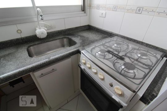 Cozinha fogão de apartamento para alugar com 2 quartos, 65m² em Santo Antônio, São Caetano do Sul