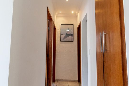 Corredor de apartamento à venda com 3 quartos, 70m² em Vila Paquetá, Belo Horizonte