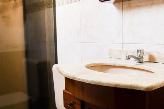 Banheiro de apartamento à venda com 2 quartos, 55m² em Jardim do Estádio, Santo André