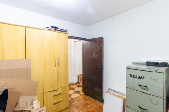 quarto1 de casa à venda com 3 quartos, 150m² em Parque dos Bancários, São Paulo