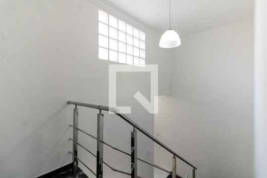 Escada de casa à venda com 3 quartos, 128m² em Vila Nair, São Paulo