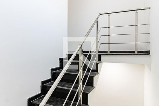 Escada de casa à venda com 3 quartos, 128m² em Vila Nair, São Paulo