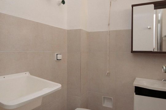 Banheiro de kitnet/studio para alugar com 1 quarto, 40m² em Bela Vista, São Paulo