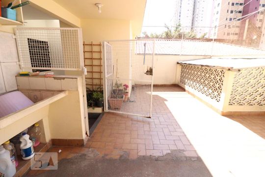 Área Externa de casa à venda com 6 quartos, 270m² em Mirandópolis, São Paulo