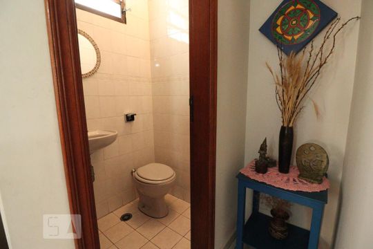 Banheiro de casa à venda com 6 quartos, 270m² em Mirandópolis, São Paulo