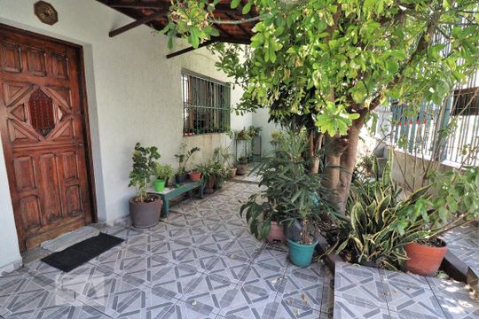 Fachada de casa à venda com 6 quartos, 270m² em Mirandópolis, São Paulo