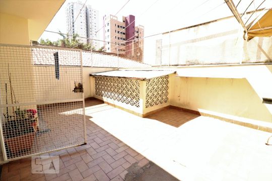 Área Externa de casa à venda com 6 quartos, 270m² em Mirandópolis, São Paulo