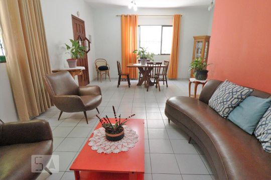 Casa à venda com 6 quartos, 270m² em Mirandópolis, São Paulo