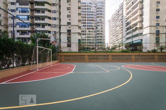 Quadra de apartamento para alugar com 3 quartos, 170m² em Barra da Tijuca, Rio de Janeiro