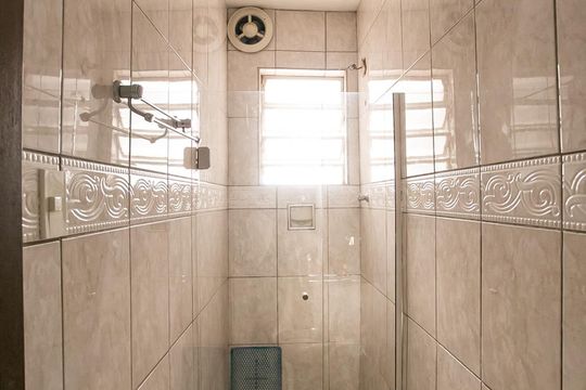 Banheiro de casa para alugar com 4 quartos, 360m² em Cidade Baixa, Porto Alegre