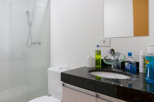 Banheiro social de apartamento à venda com 3 quartos, 78m² em Ponte Grande, Guarulhos