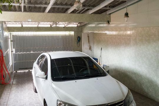 Garagem de casa à venda com 3 quartos, 340m² em Vila Nova, Porto Alegre