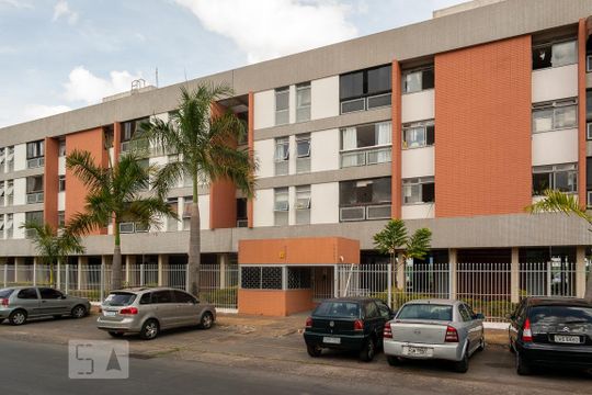 Fachada bloco de apartamento para alugar com 3 quartos, 86m² em Guará I, Brasília