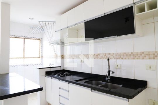 Cozinha de apartamento para alugar com 1 quarto, 47m² em Bela Vista, São Paulo
