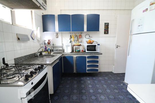 Cozinha de apartamento para alugar com 4 quartos, 131m² em Liberdade, São Paulo