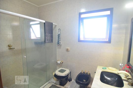 Banheiro de casa à venda com 3 quartos, 100m² em Marechal Rondon, Canoas